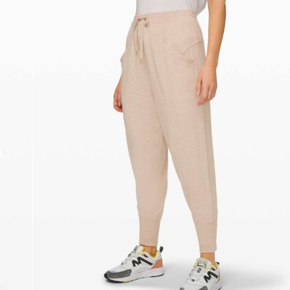 Lululemon Still Chill Joggers Sweatpants Heathered Cashew beige cream 8 W5CCLS